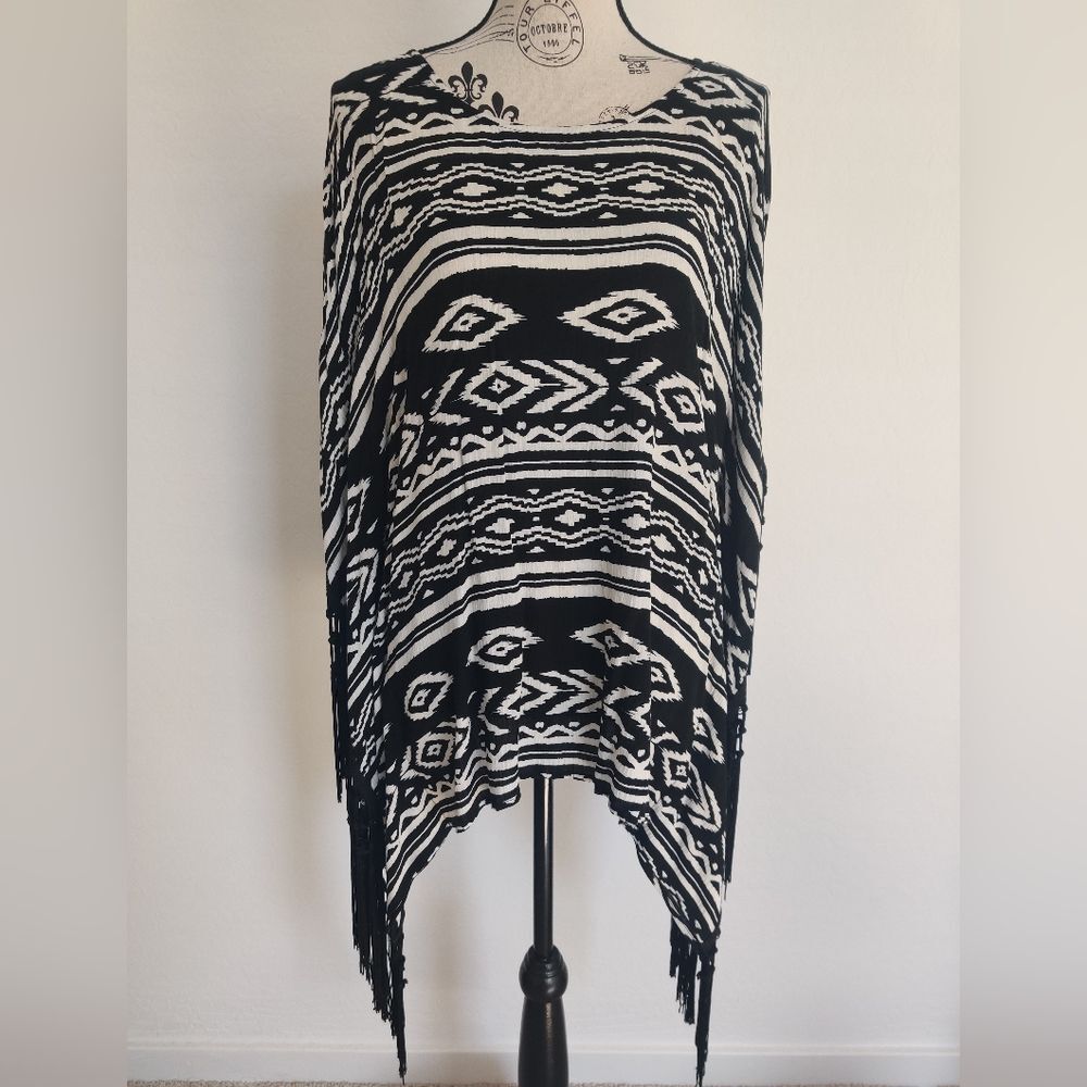 🆕 XXI Cozy Western Geometric Aztec Tribal frayed tassels Poncho Shawl_Small